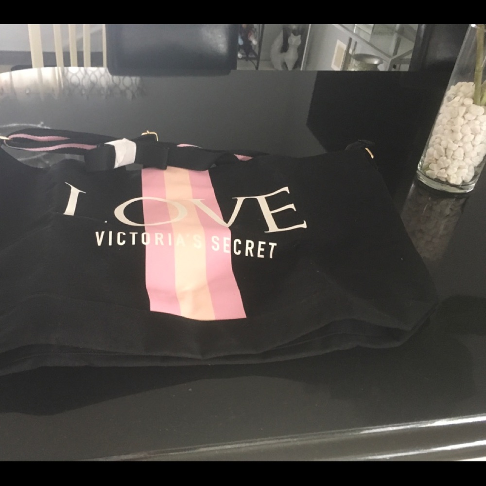 VS love tote